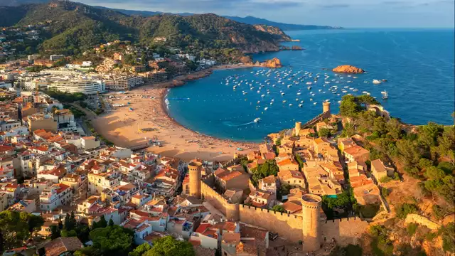 Escapade dans le centre de Tossa de Mar avec petit-déjeuner inclus