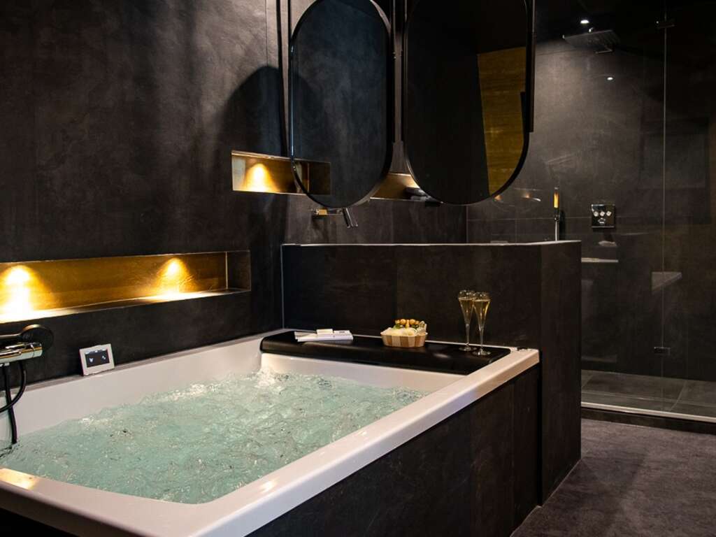 Parenthèse romantique avec baignoire balnéo en suite au coeur de l'Alsace - 3* - 22