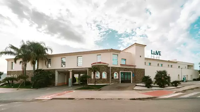 Escapada picante en suite con jacuzzi privado, cava y lovebox cerca de Valencia