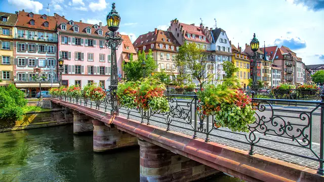 Soggiorna in una suite in un bellissimo hotel 4 stelle nel centro di Strasburgo.