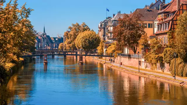 Escapade 4* avec baignoire balnéo à Strasbourg à deux pas de la cathédrale et la Petite France