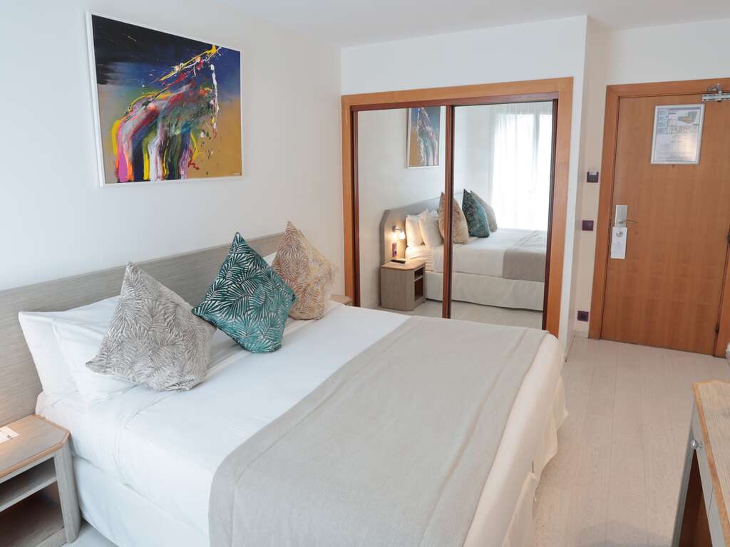 Détente absolue à Cannes avec balnéothérapie - 4* - 5