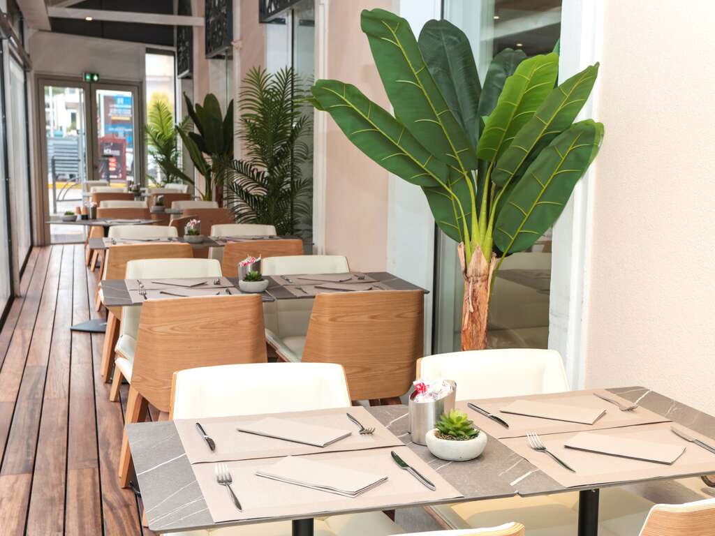 Détente absolue à Cannes avec balnéothérapie - 4* - 16