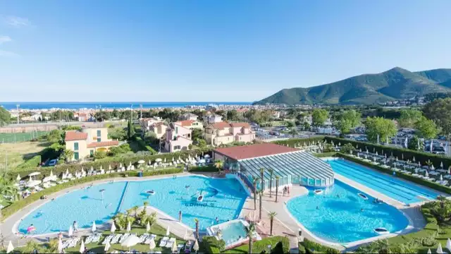 Soggiorno con cena in resort sul mare a Loano