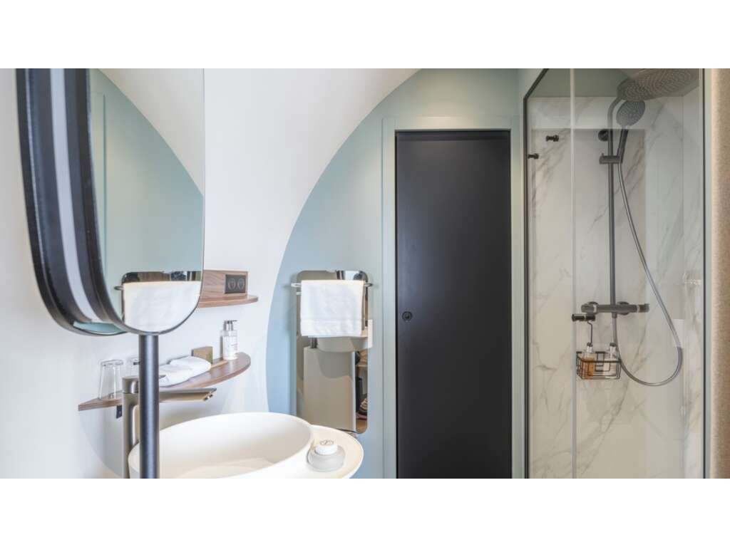 Parenthèse insolite près de Rennes avec spa relaxant - 4* - 42