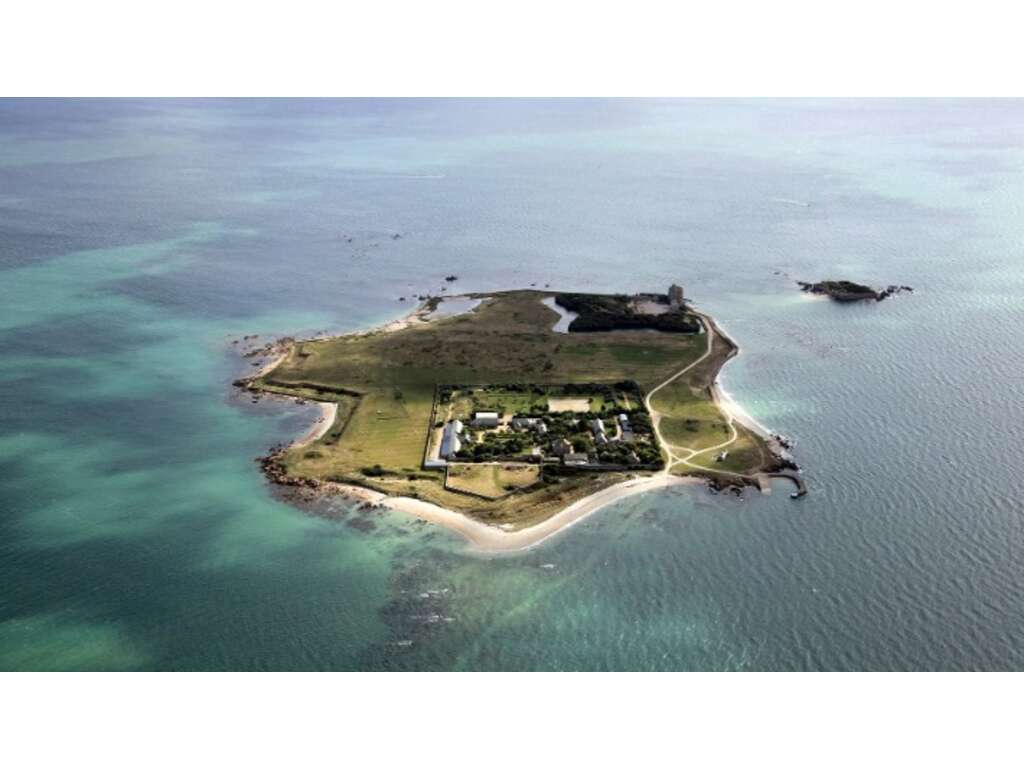 Séjour en chambre triple avec dîner sur une île de charme en Normandie - 3* - 10