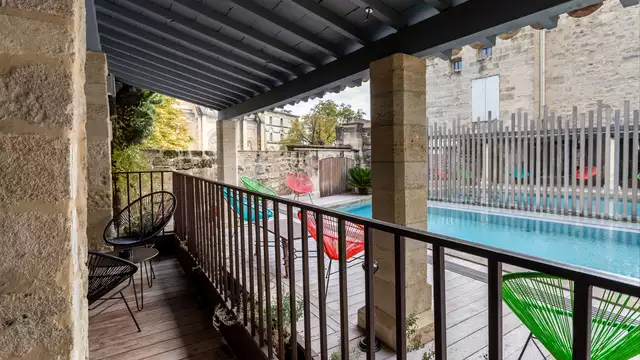 Escapade de charme en suite deluxe avec terrasse à Uzès