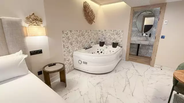 Escapada romántica con cava y jacuzzi en El Burgo de Osma