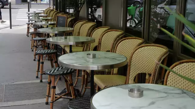 Fuga in suite vicino agli Champs Elysées.