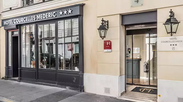 Fuga in suite vicino agli Champs Elysées.