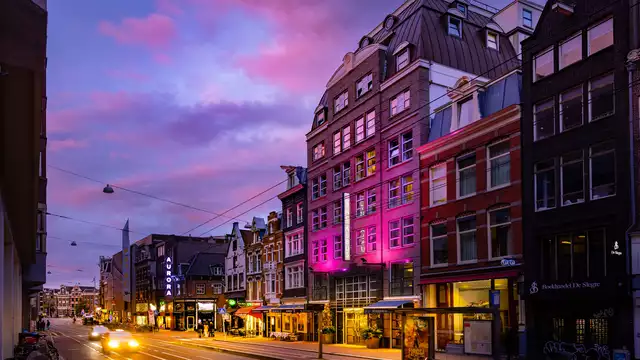 Verken geweldig Amsterdam vanuit dit hotel in hartje centrum