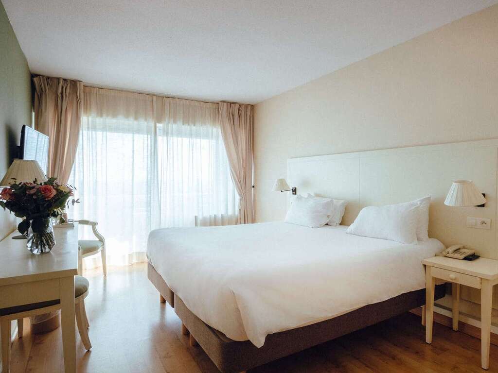 Séjour détente avec spa et piscine en 2 nuits - 4* - 44