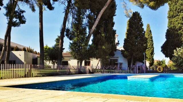 Disfruta de una escapada en una finca rural con piscina exterior y spa
