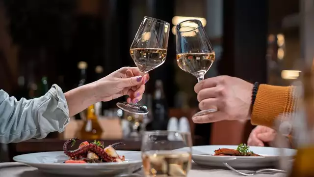 Escapade avec petit-déjeuner et dîner romantique.