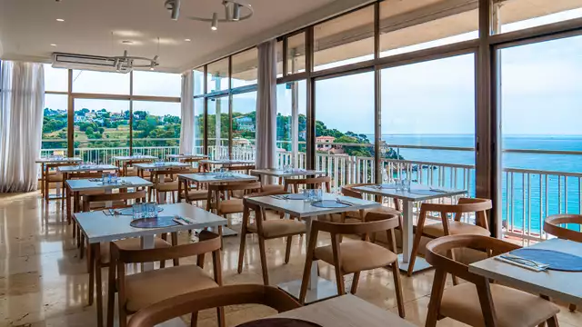 Desconexión en palacete con vistas a la costa y desayuno incluido