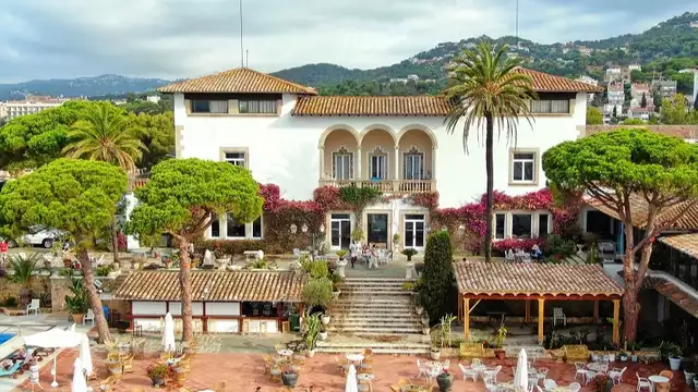 Desconexión en palacete con vistas a la costa y desayuno incluido