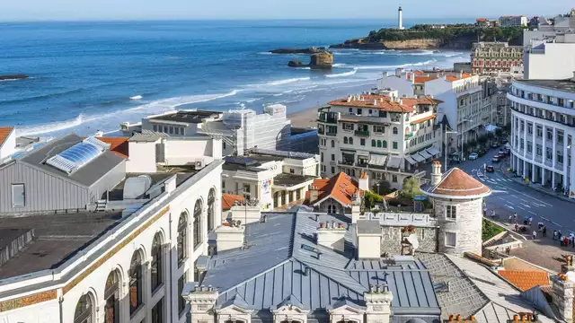 Fin de semana en Biarritz con copa de champán y categoría superior