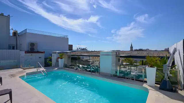 Escapada a Sevilla con desayuno y copa de bienvenida
