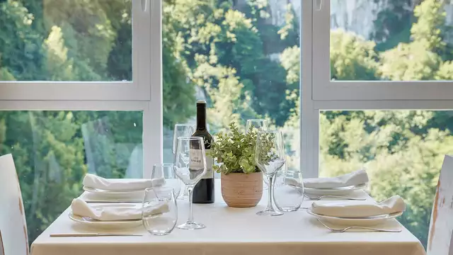 Escapada con cena, acceso a la zona relax y detalle en la Villa de Oñati