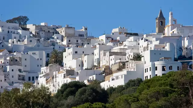 Explore les villages blancs aux rues pavées de la Sierra de Aracena