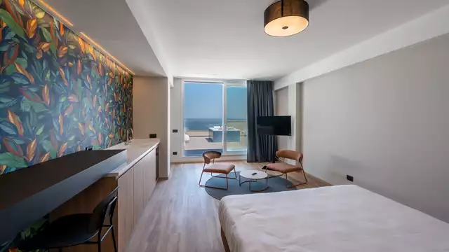Riccione in Suite met terras en hydromassage en toegang tot de spa inbegrepen