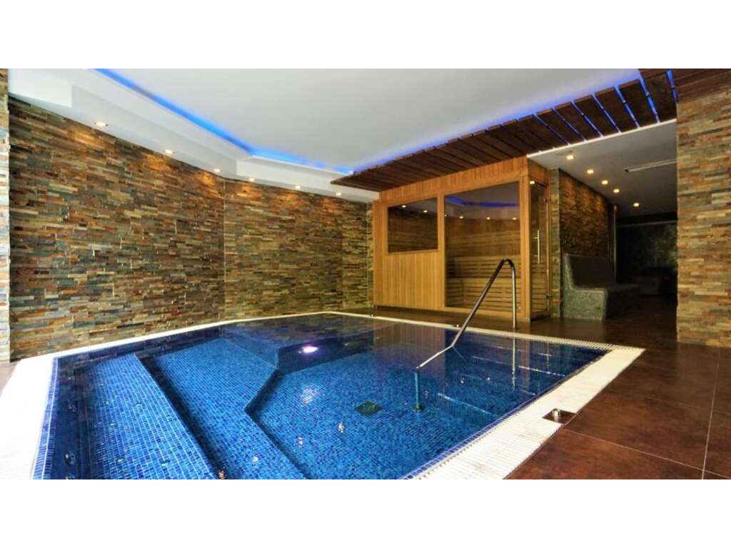 Détendez-vous Avec Un Spa Au Sommet Des Montagnes De Serrat - 4* (ref 10341)