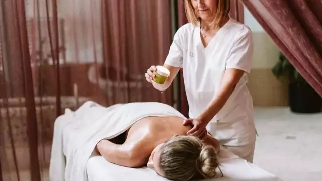 Relax ontsnapping met toegang tot de spa en ontspannende massage.