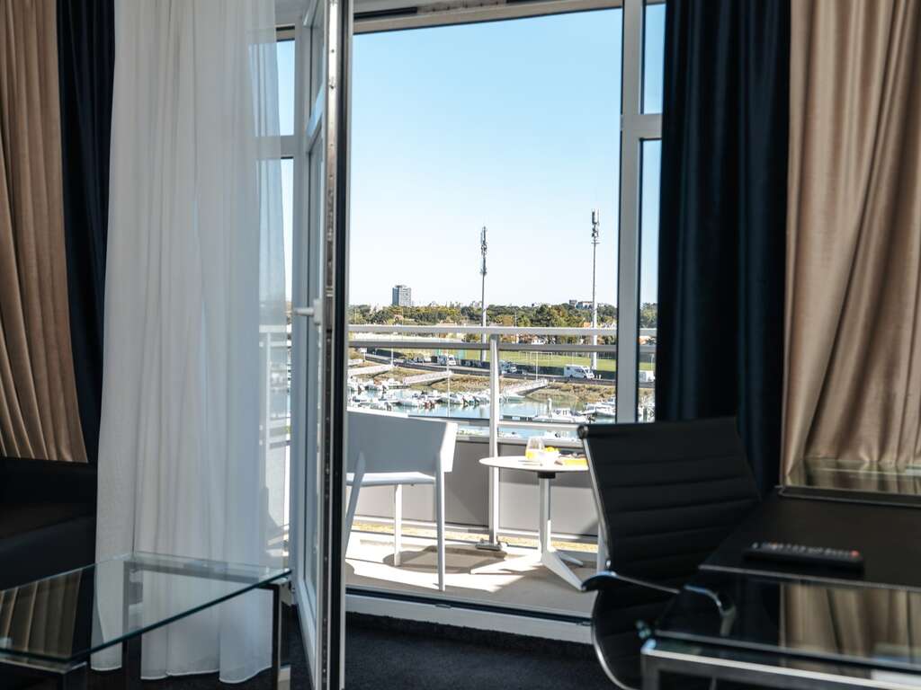 Chic et Romantisme au bord de l'Océan, avec dîner et accès spa au Pouliguen - 4* - 18