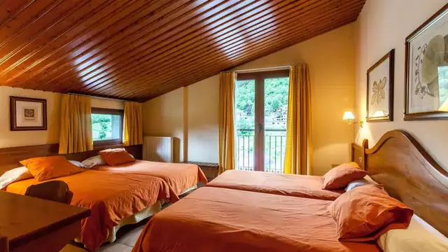 Descubre Andorra en habitación familiar con desayuno incluido