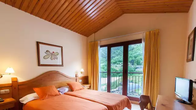 Venez profiter d'Andorre avec un accès au spa nocturne.