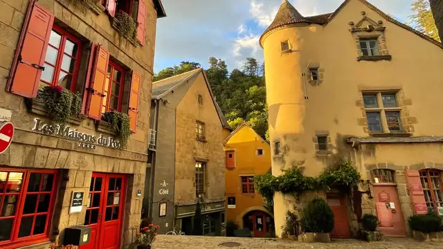 Relájate en un establecimiento con encanto a orillas del río Creuse.