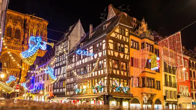 Marchés de Noël, illuminations féeriques et spécialités gourmandes à Strasbourg