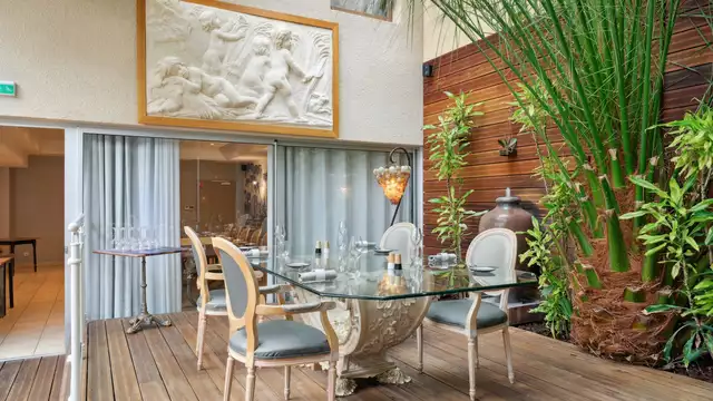 Romanticismo cerca de Reims, con cena, champán y mejora de habitación.