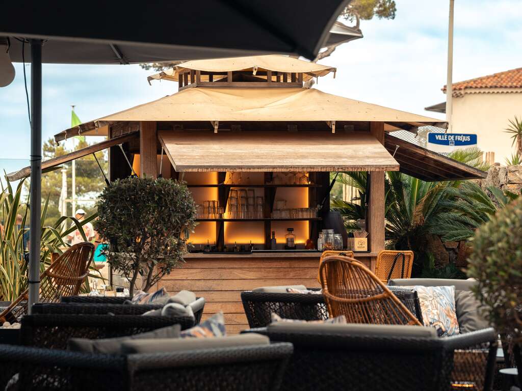 Week-end en suite avec dîner 3 plats et vue mer entre Cannes et Saint-Tropez - 4* - 35