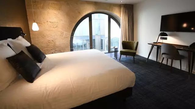 Alójate en el corazón de Burdeos en un hotel boutique.