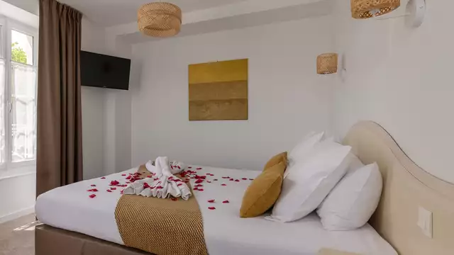 Escapade à deux près de Saujon avec champagne et roses
