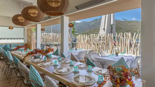 Especial Deluxe con cena gourmet, decoración romántica y bañera hidromasaje