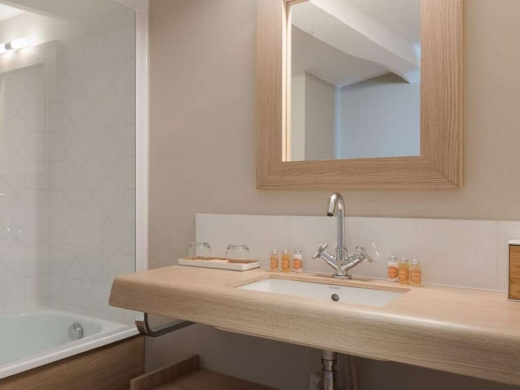 ÉVasion romantique dans le Gard avec dîner et champagne - 4* - 26