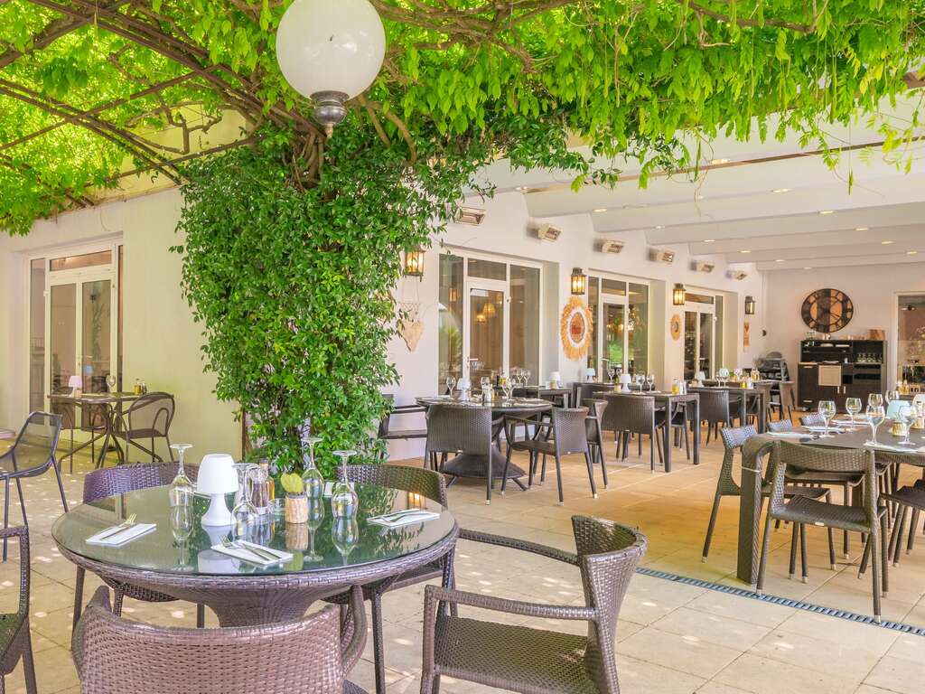 Week-end Avec Bouteille De Champagne Près D'antibes - 4* (ref 13562)