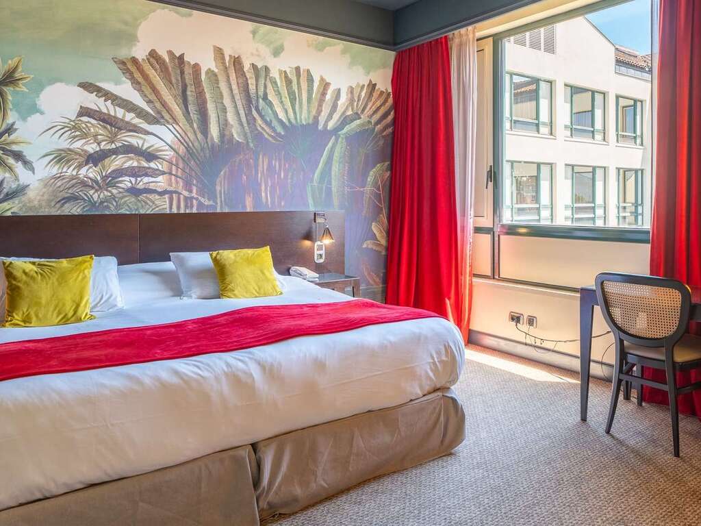 Séjour en chambre supérieure avec parking inclus au coeur de Bordeaux - 4* - image 19