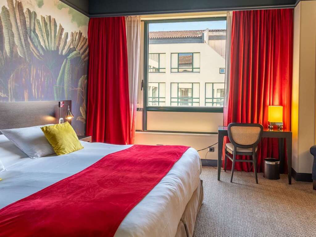 Séjour en chambre supérieure avec parking inclus au coeur de Bordeaux - 4* - image 18