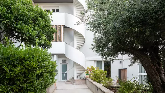 Un oasis de bienestar con spa privado y masaje en pareja junto al mar