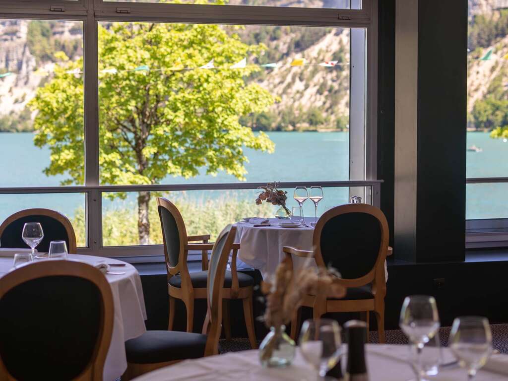 Escapade romantique avec diner et bulles à Nantua - 3* - 1