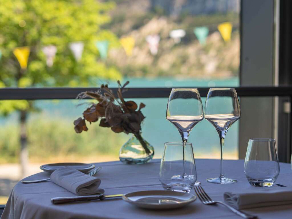 Escapade romantique avec diner et bulles à Nantua - 3* - 9