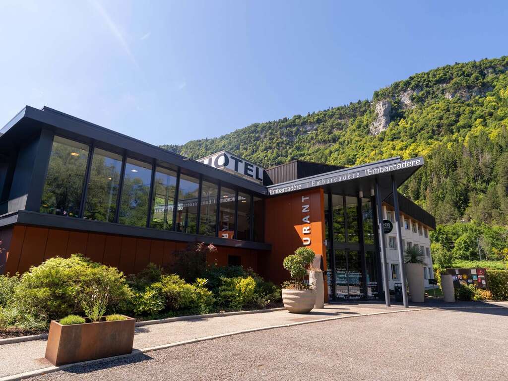 Escapade romantique avec diner et bulles à Nantua - 3* - 3