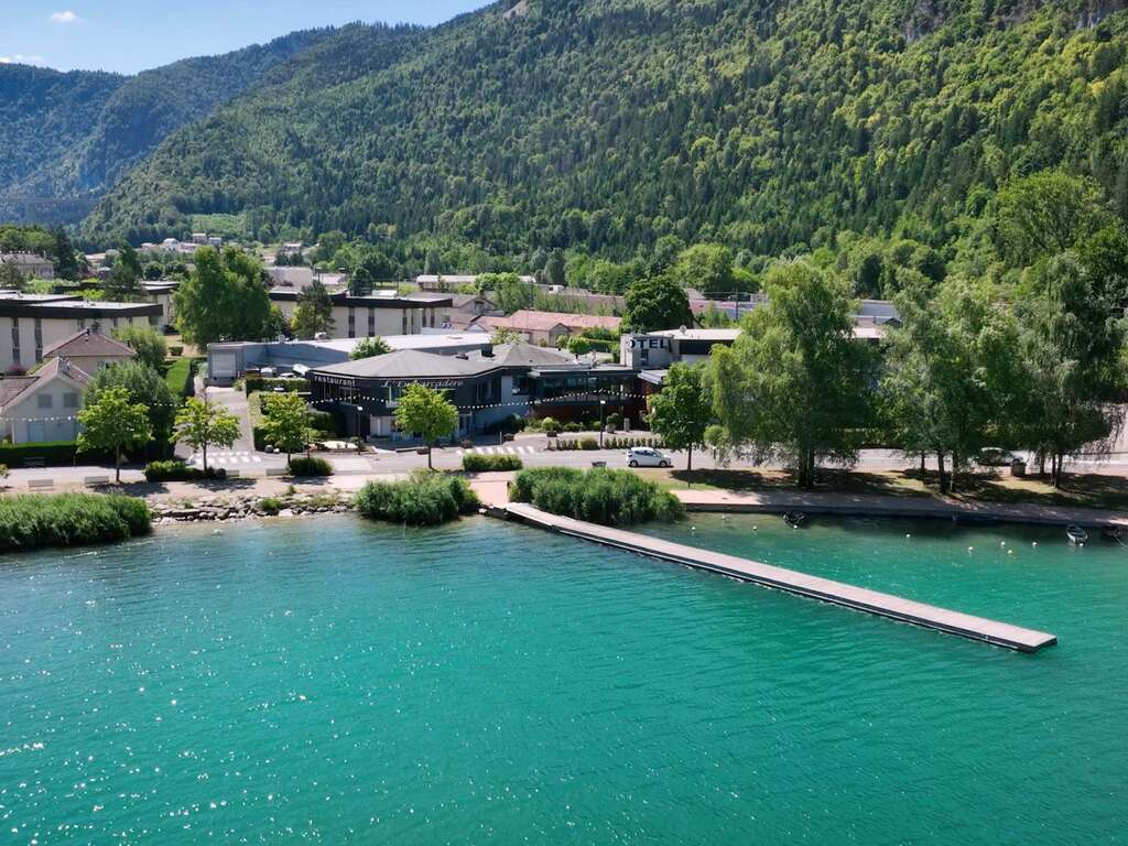 Escapade romantique avec diner et bulles à Nantua - 3* - 2