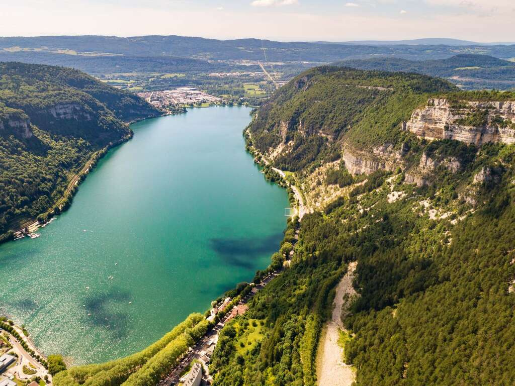 Escapade romantique avec diner et bulles à Nantua - 3* - 8