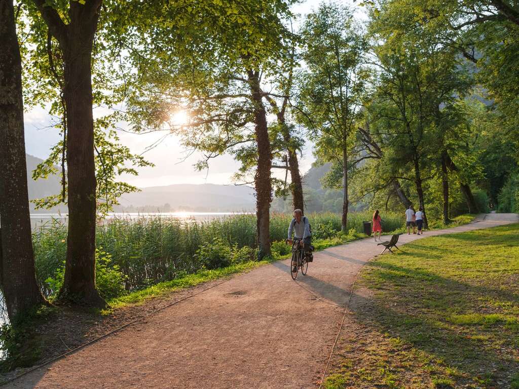 Escapade romantique avec diner et bulles à Nantua - 3* - 7