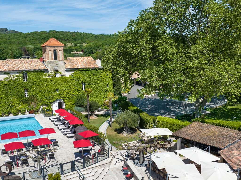 Escapade en chambre deluxe dans une bastide du XIVe siècle - 5* - 4