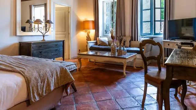 Escapada exclusiva en habitación privilege en un hotel de 5 estrellas.